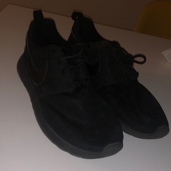 Nike Roshe - Picture 1 of 2